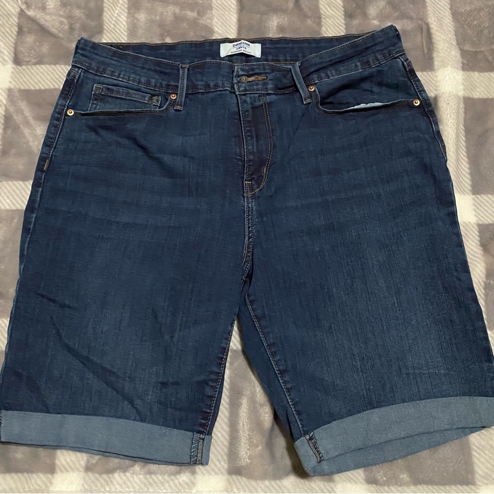 Denizen by Levi’s Dark Blue Denim Bermuda Shorts. Very good condition